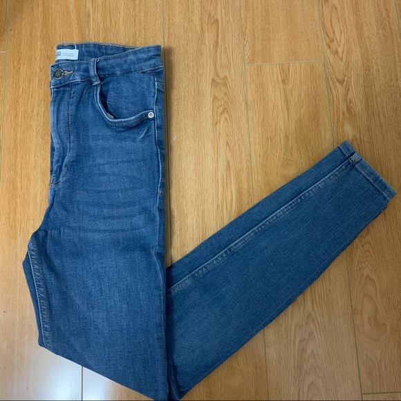 Zara Skinny Jeans - Picture 1 of 3